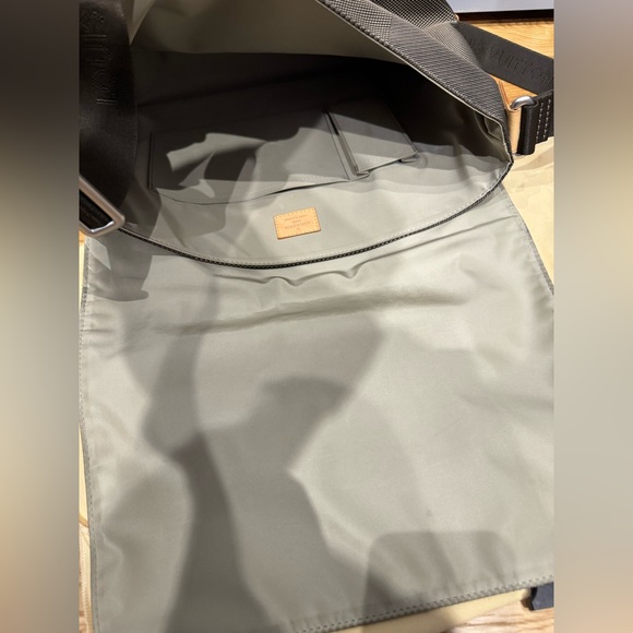 Louis Vuitton Damier Geant Messenger Bag - Picture 5 of 11